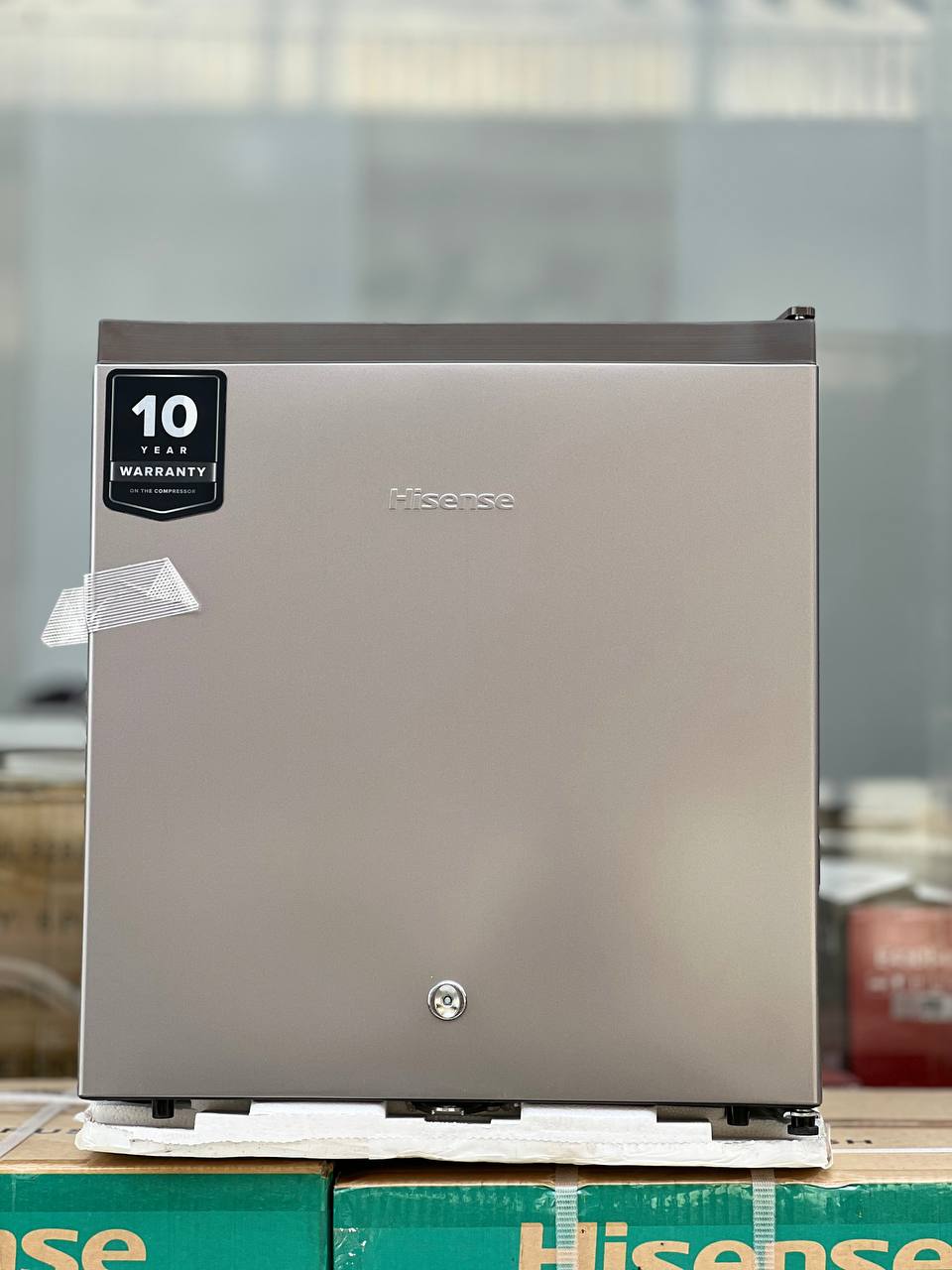 یخچال هتلی ۳ فوت هایسنس مدل RR60DAGS0